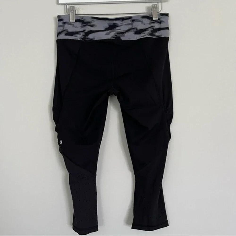 Lululemon Water Bound Crop in Black/Wamo Camo Barely Pink, Size 6